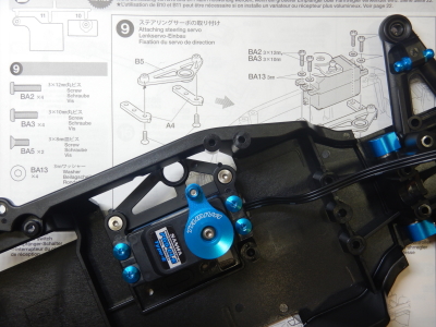 9.ステアリングサーボの取り付け