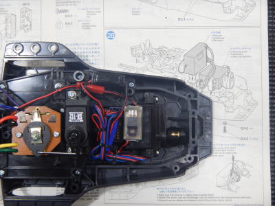 28.ステアリングサーボの取り付け