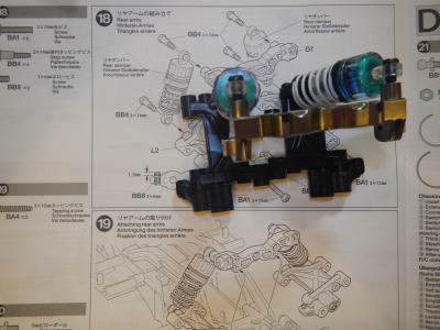 18.リヤアームの組み立て