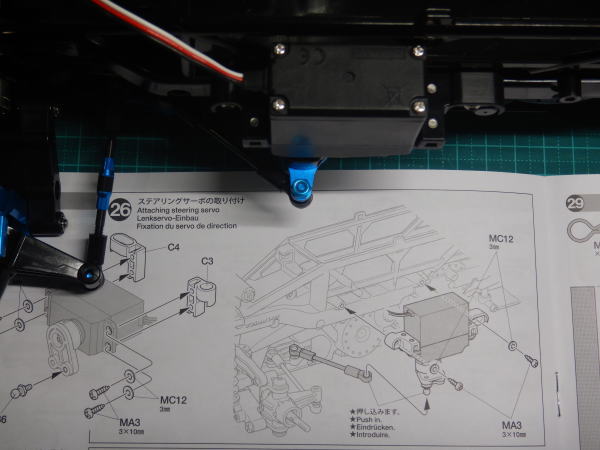 26.ステアリングサーボの取り付け
